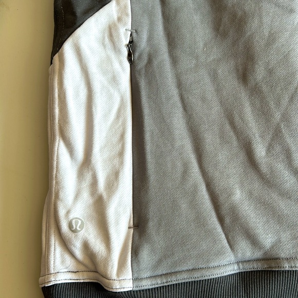Lululemon - brand new condition - lined hoodie. Beautifully designed. Size 8 - Picture 4 of 4